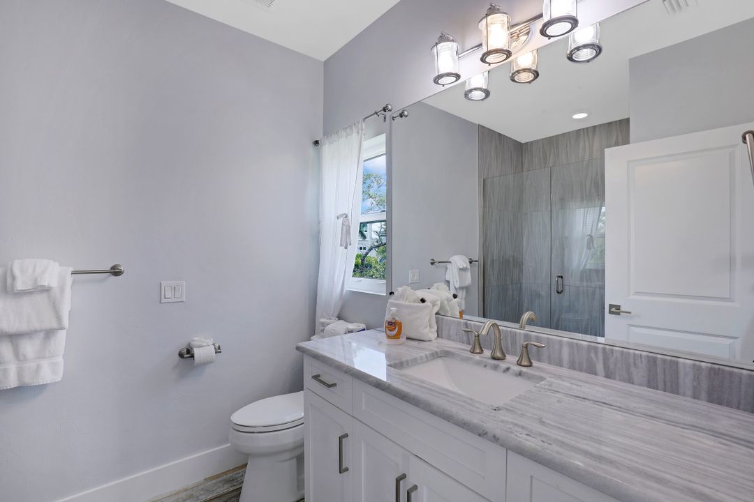 816 San Carlos Dr, Fort Myers Beach, FL 33931