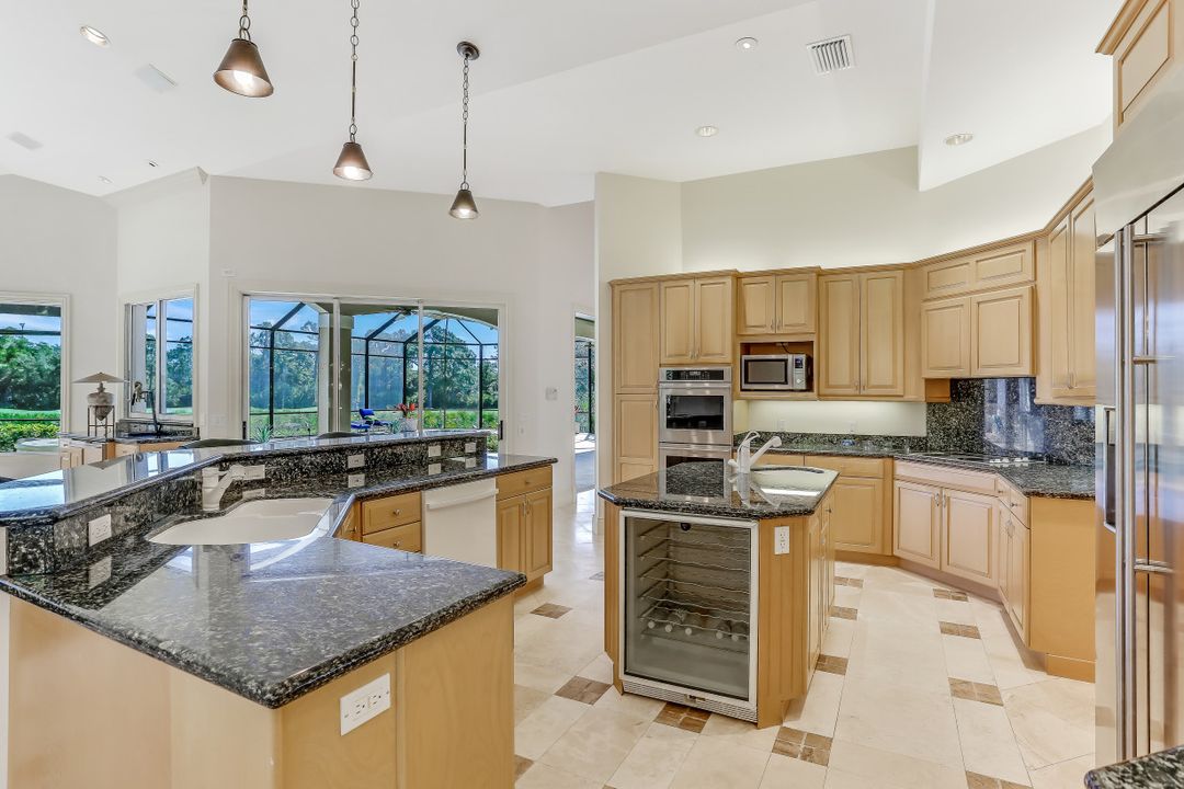 969 Barcarmil Way, Naples, FL 34110