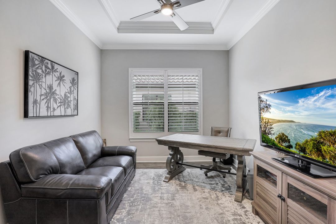 8673 Dilillo Ct, Naples, FL 34119