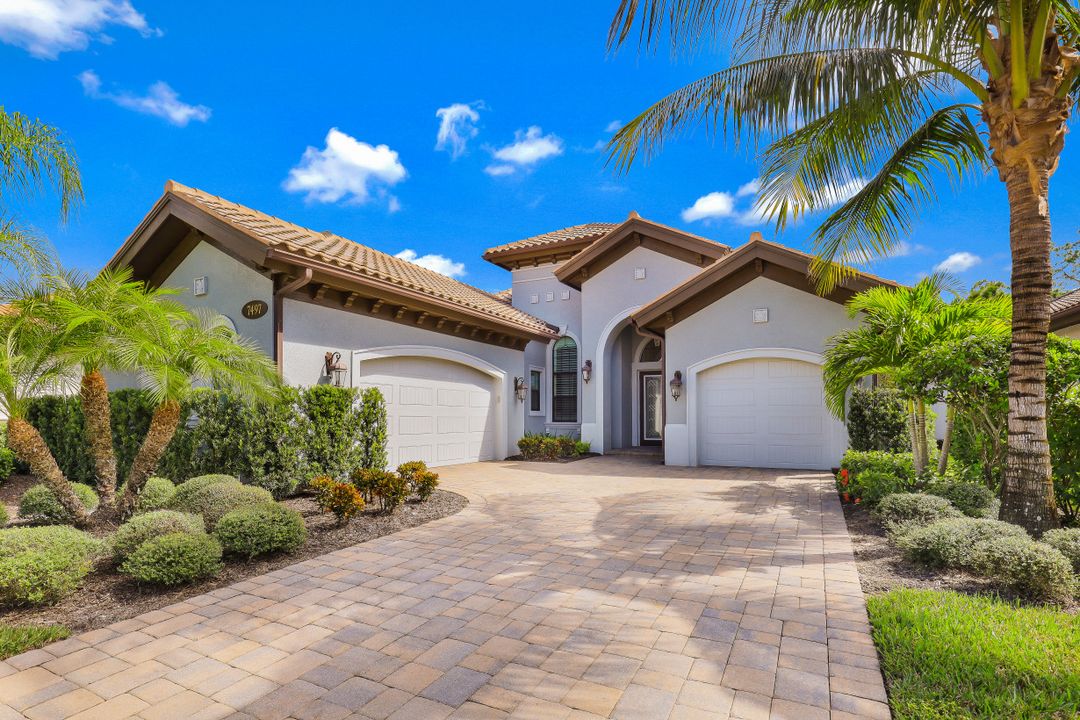 7497 Lantana Cir, Naples, FL 34119