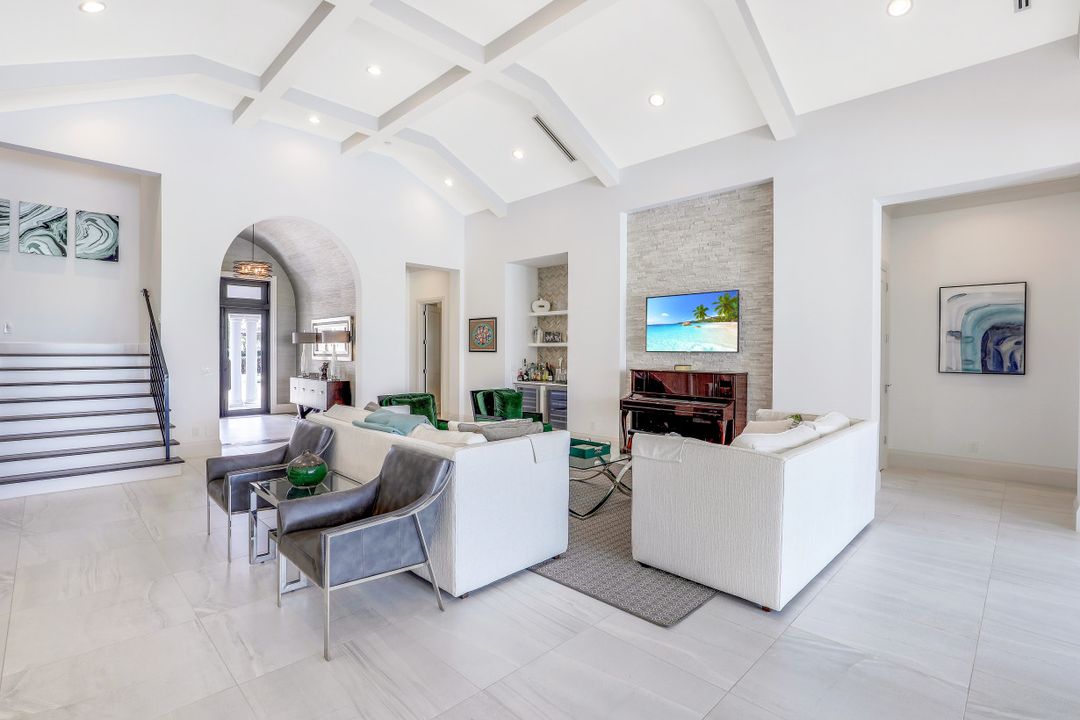 16373 Corsica Way, Naples, FL 34110