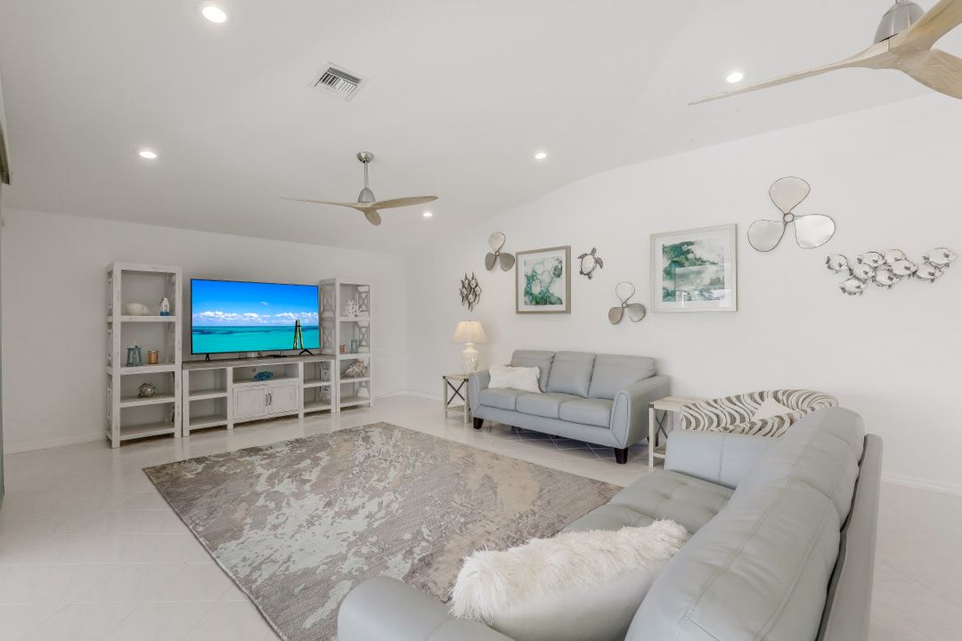 2700 SW 36th Ln, Cape Coral, FL 33914