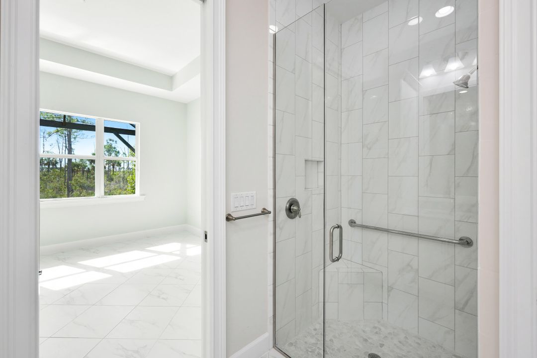 6435 Negril Isle Dr, Naples, FL 34113