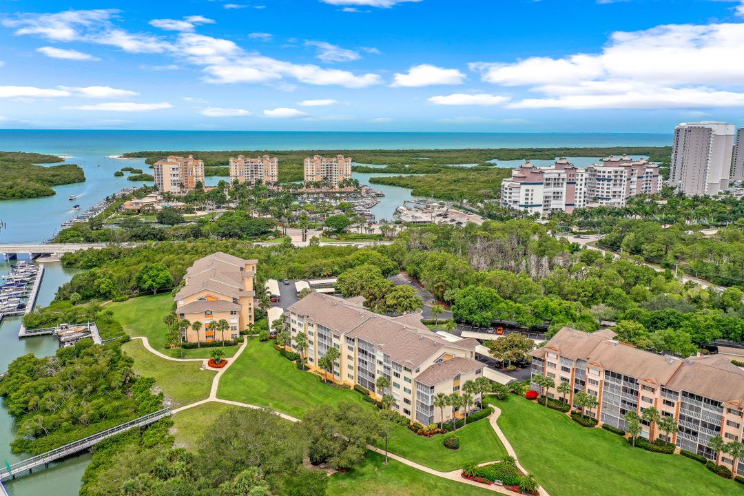 320 Horse Creek Dr #403, Naples, FL 34110