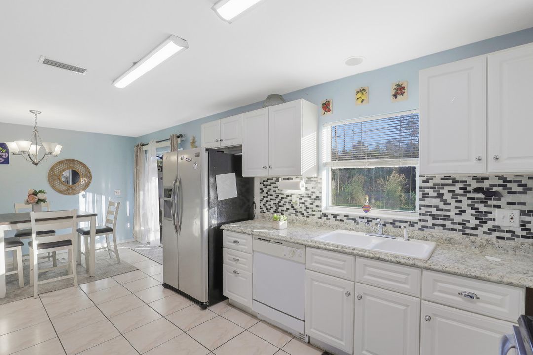 5250 Texas Ave, Naples, FL 34113