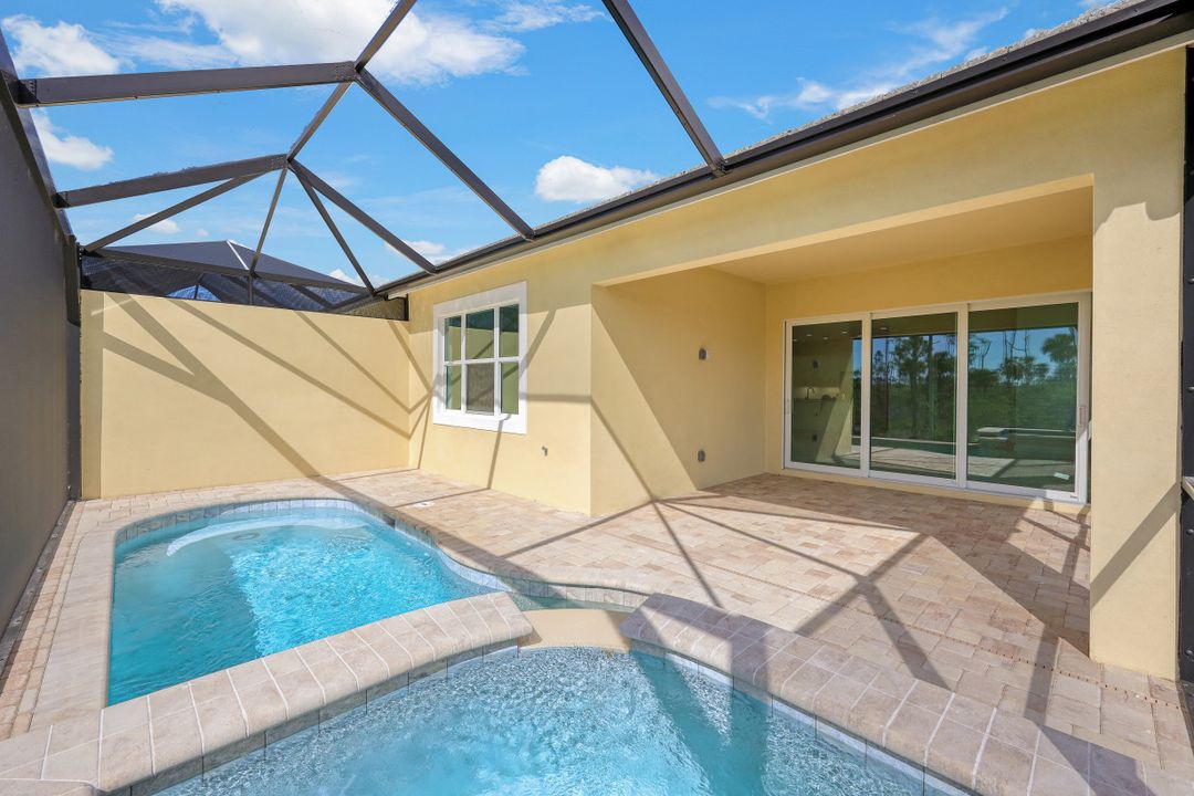 6435 Negril Isle Dr, Naples, FL 34113