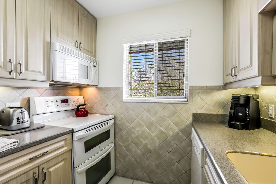 1100 Gulf Shore Blvd N #306, Naples, FL 34102