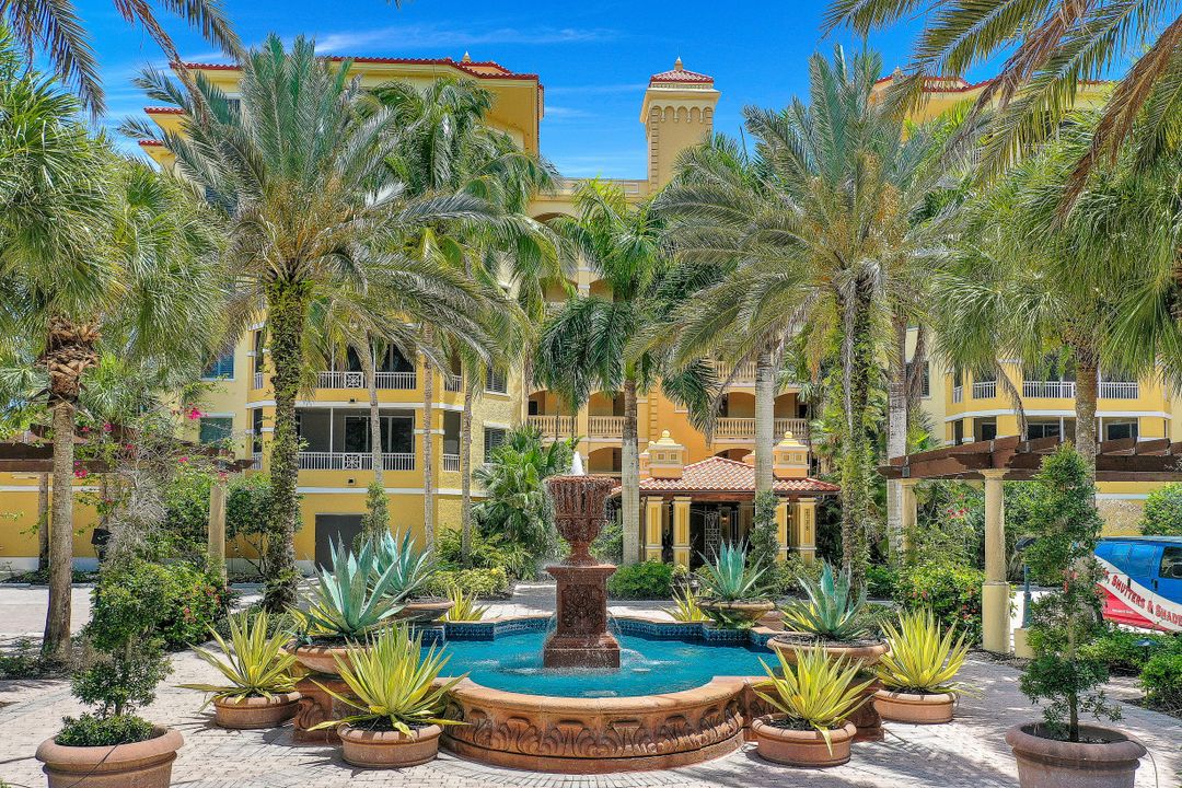 2738 Tiburon Blvd E #B-406, Naples, FL 34109