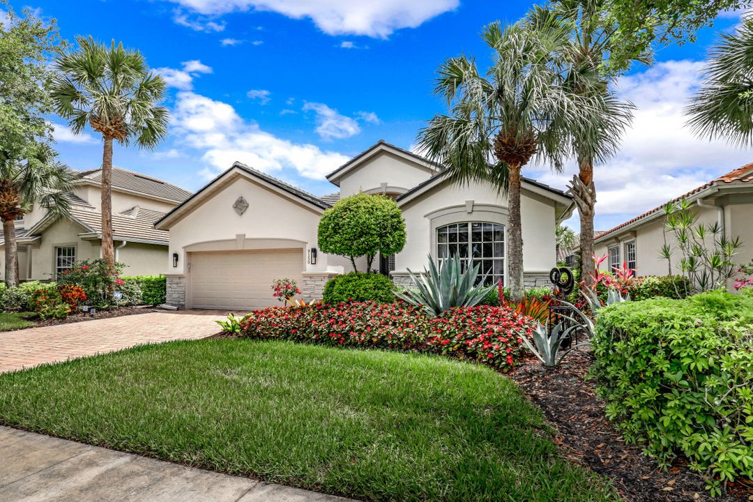 9150 Quartz Ln, Naples, FL 34120