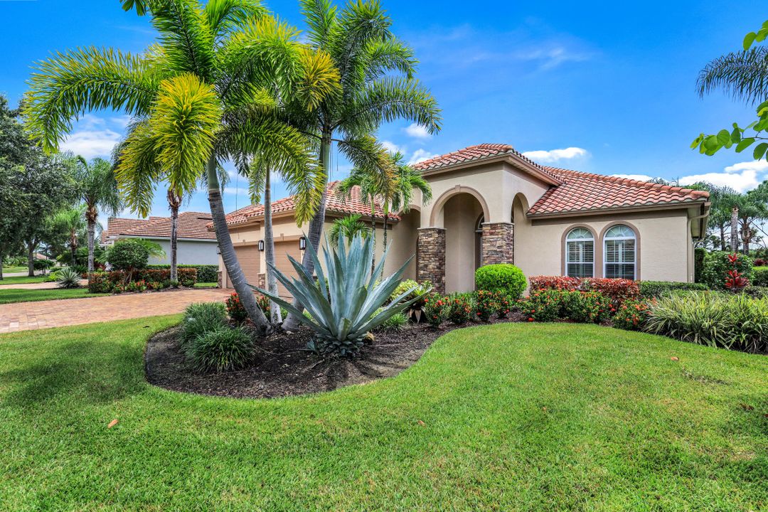 9765 Nickel Ridge Cir, Naples, FL 34120