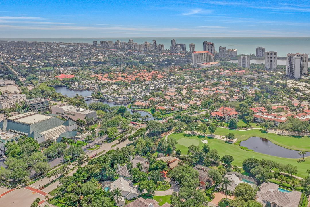 726 Bay Tree Ct, Naples, FL 34108