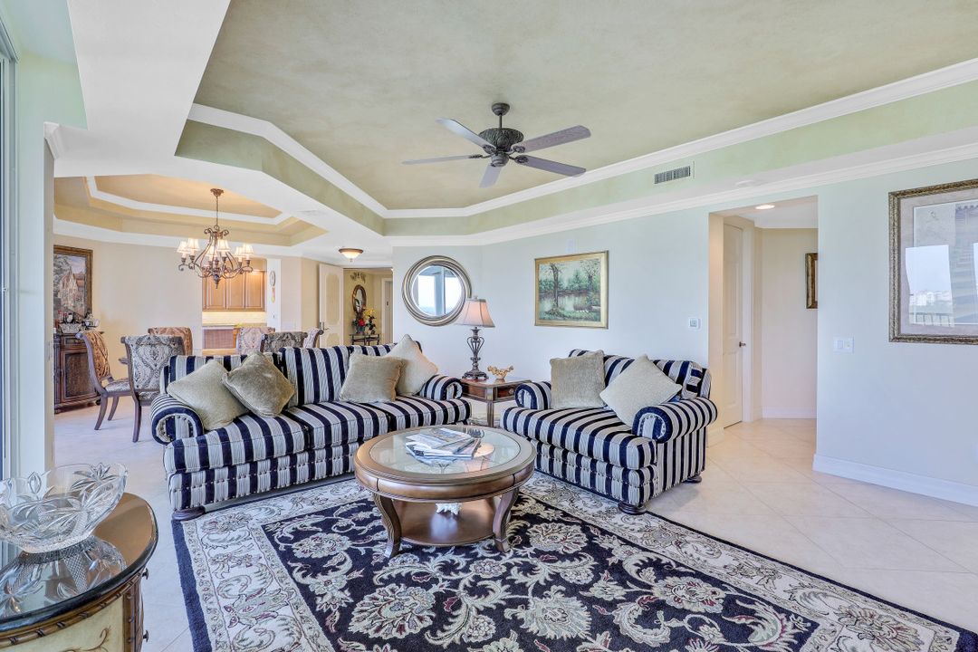 295 Grande Way #905, Naples, FL 34110