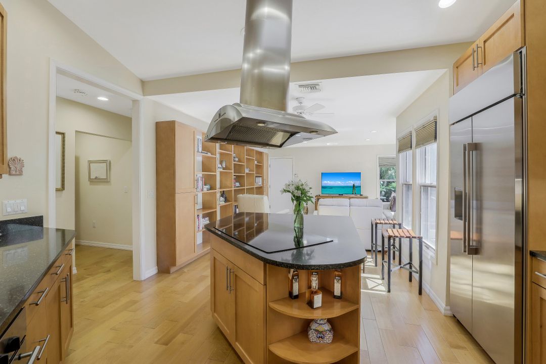 6627 Trident Way, Naples, FL 34108