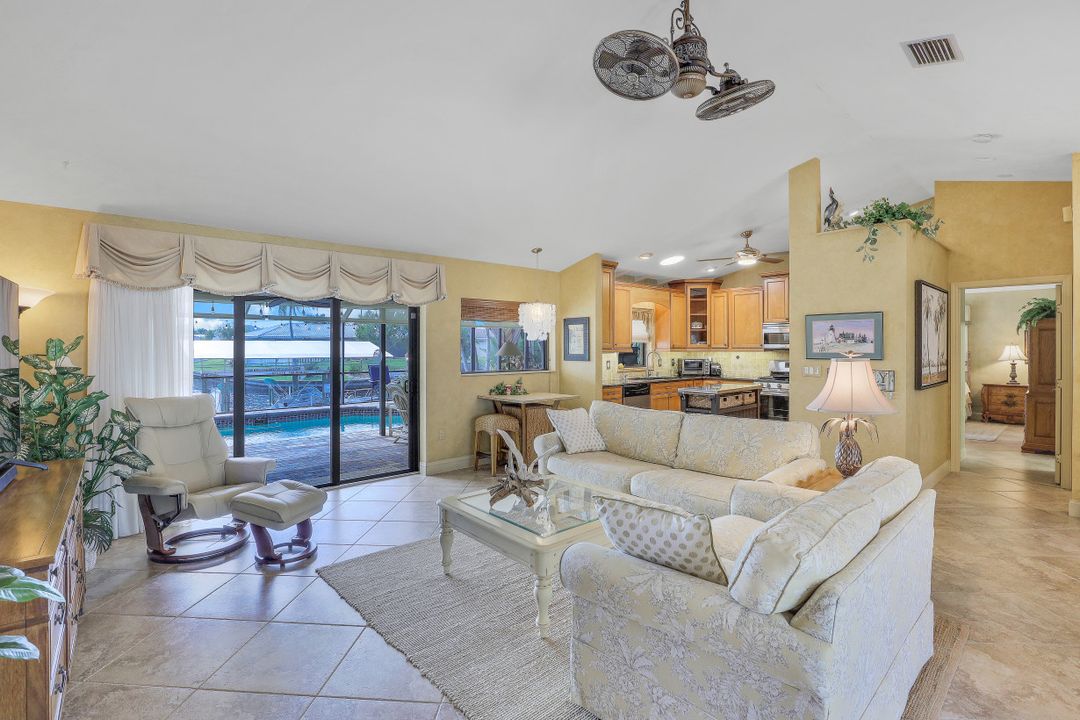 2208 Everest Pkwy, Cape Coral, FL 33904