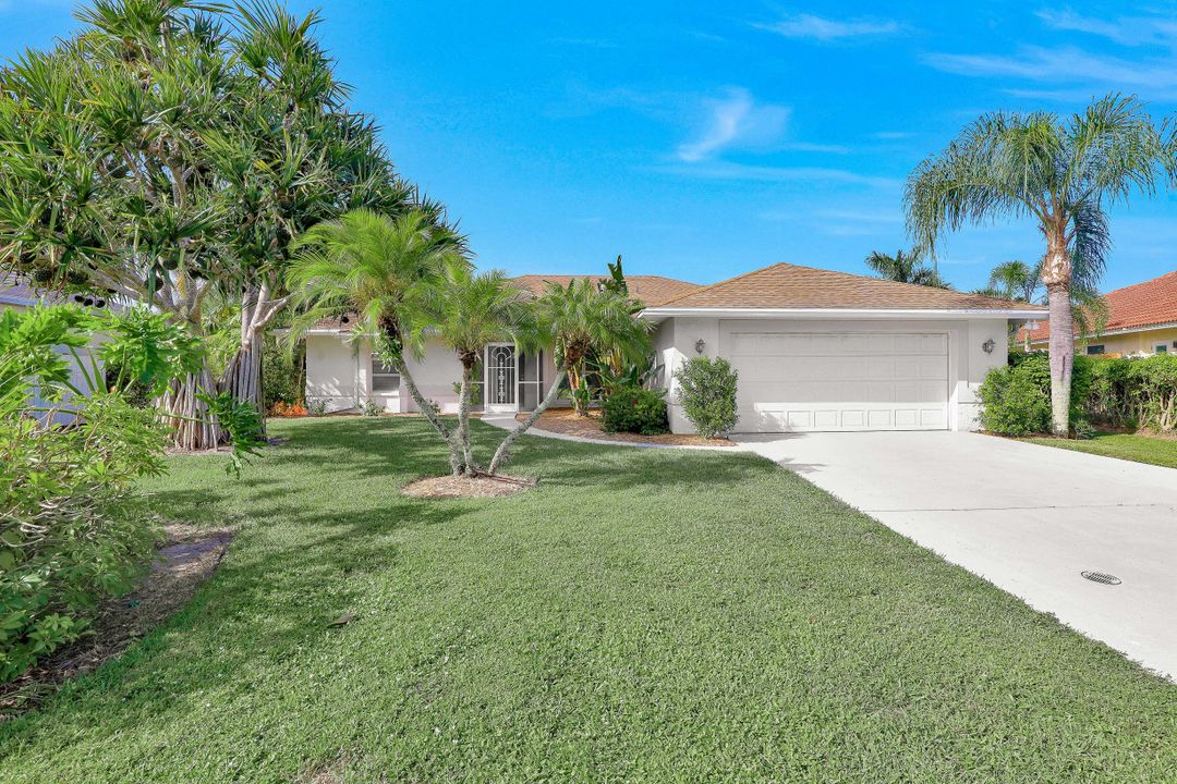 1010 Moon Lake Dr, Naples, FL 34104