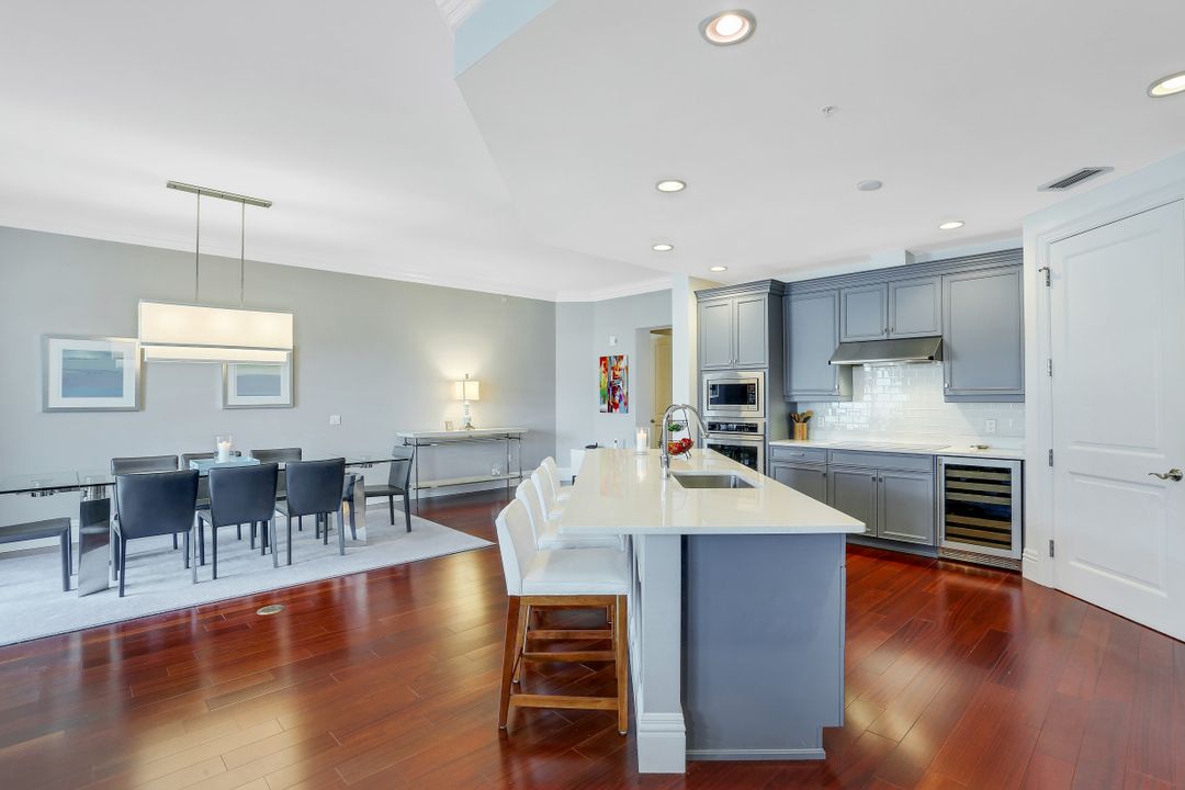 1400 Gulf Shore Blvd N #208, Naples, FL 34102
