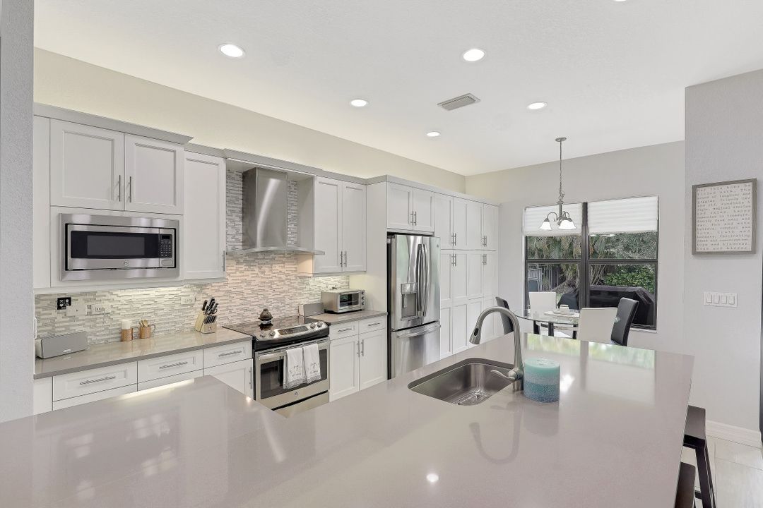 13824 Luna Dr, Naples, FL 34109