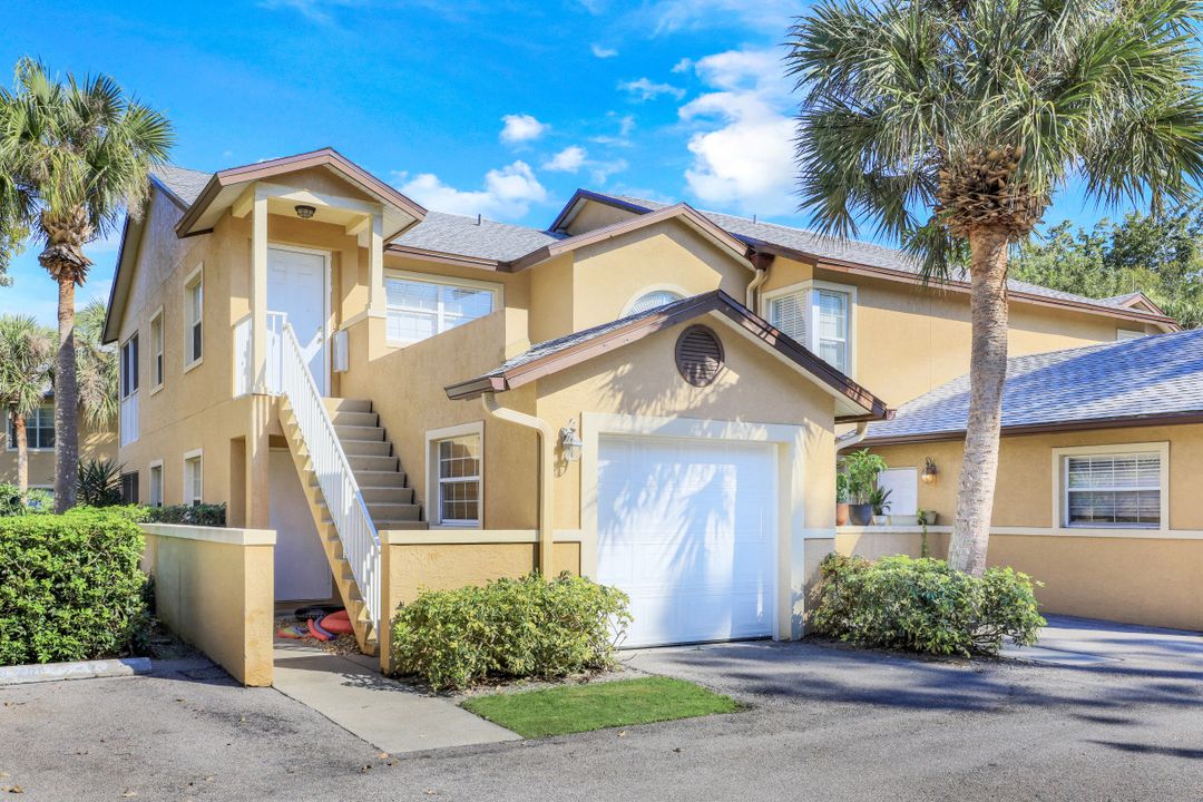 9589 Crescent Garden Dr #101, Naples, FL 34109