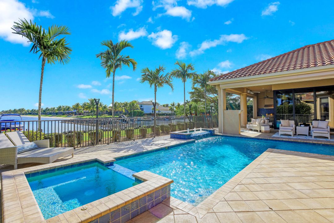 9214 Marble Stone Dr, Naples, FL 34120