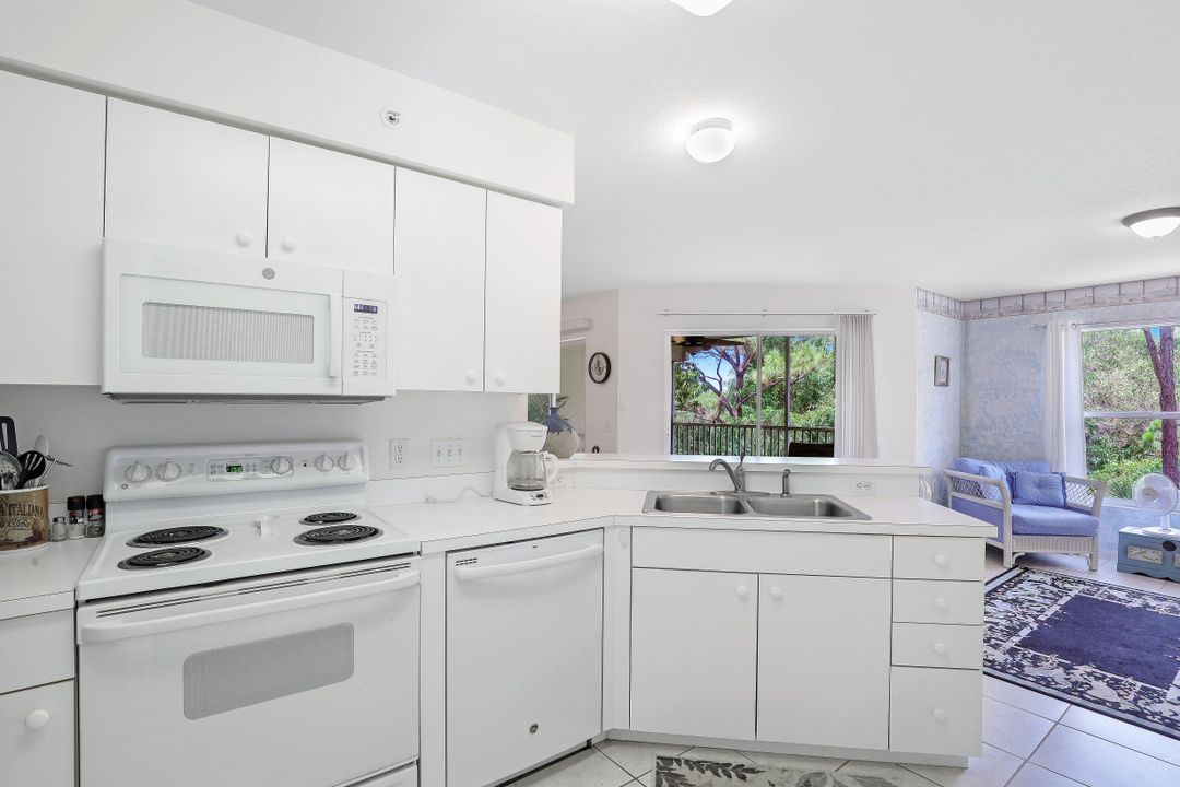 15505 Cedarwood Ln #204, Naples, FL 34110