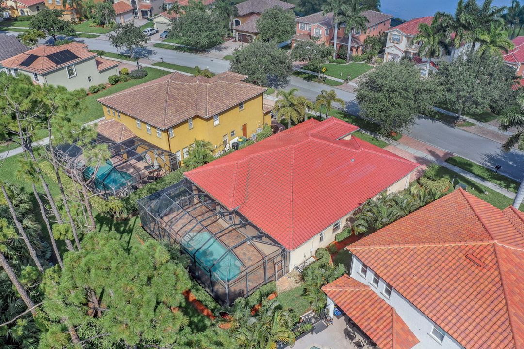 1985 Par Dr, Naples, FL 34120