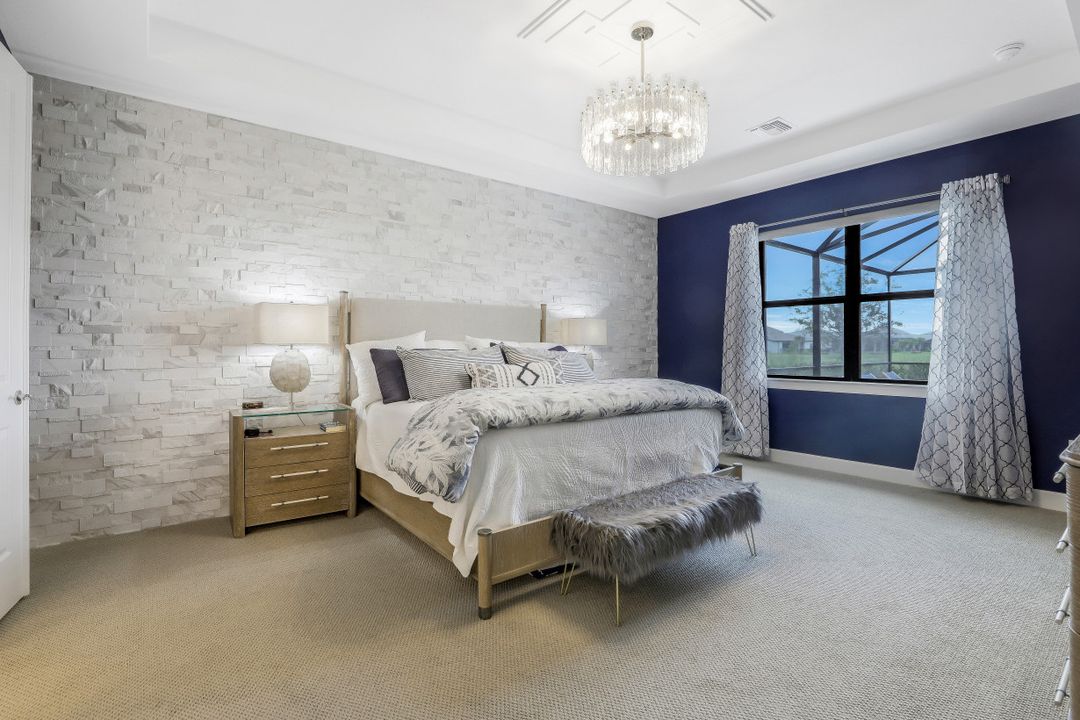 9610 Everglades Dr, Naples, FL 34120