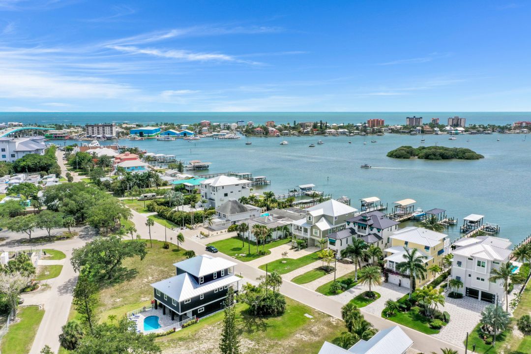 816 San Carlos Dr, Fort Myers Beach, FL 33931