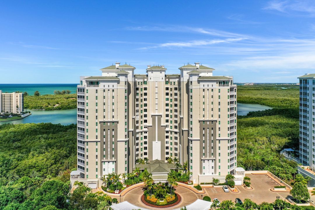 295 Grande Way #404, Naples, FL 34110