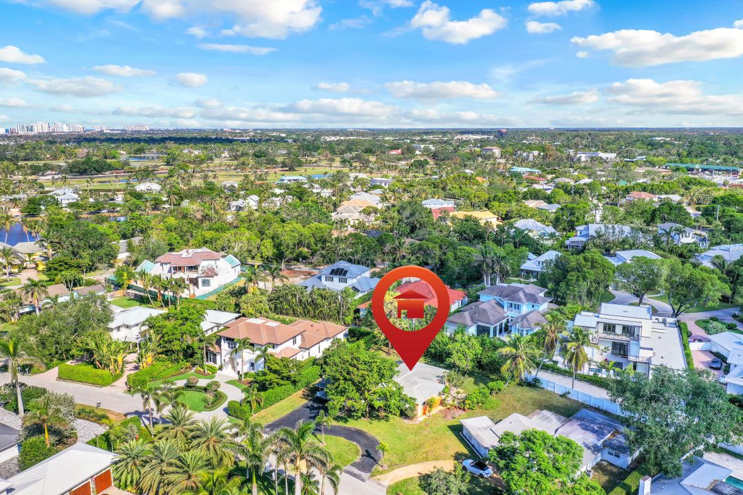 580 Palm Cir E, Naples, FL 34102