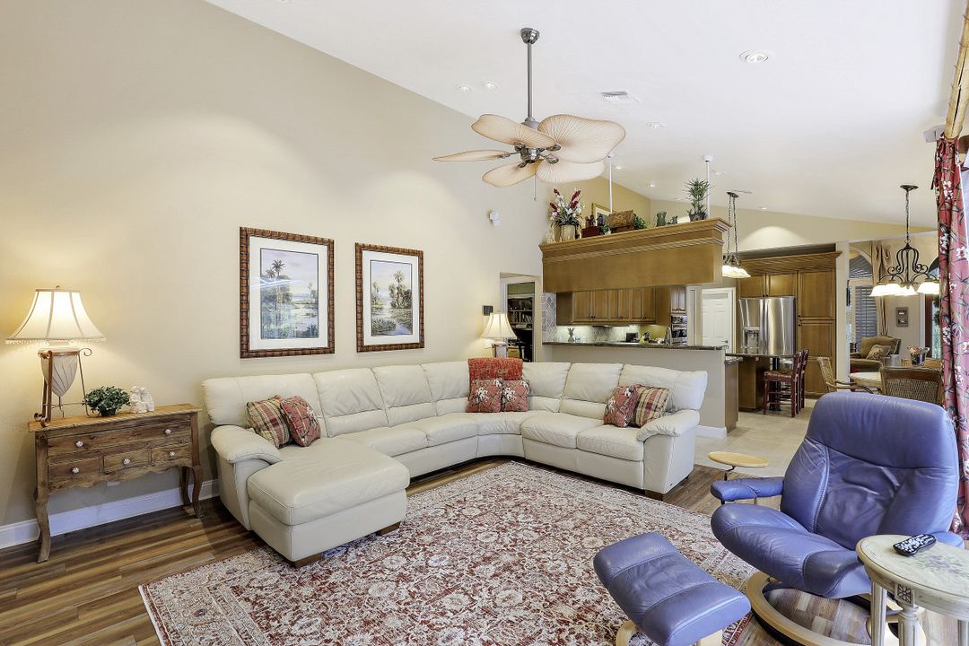 940 Oakes Blvd, Naples, FL 34119