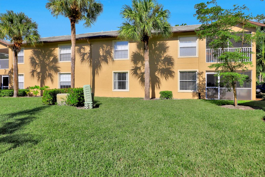 9605 Crescent Garden Dr, Naples, FL 34109