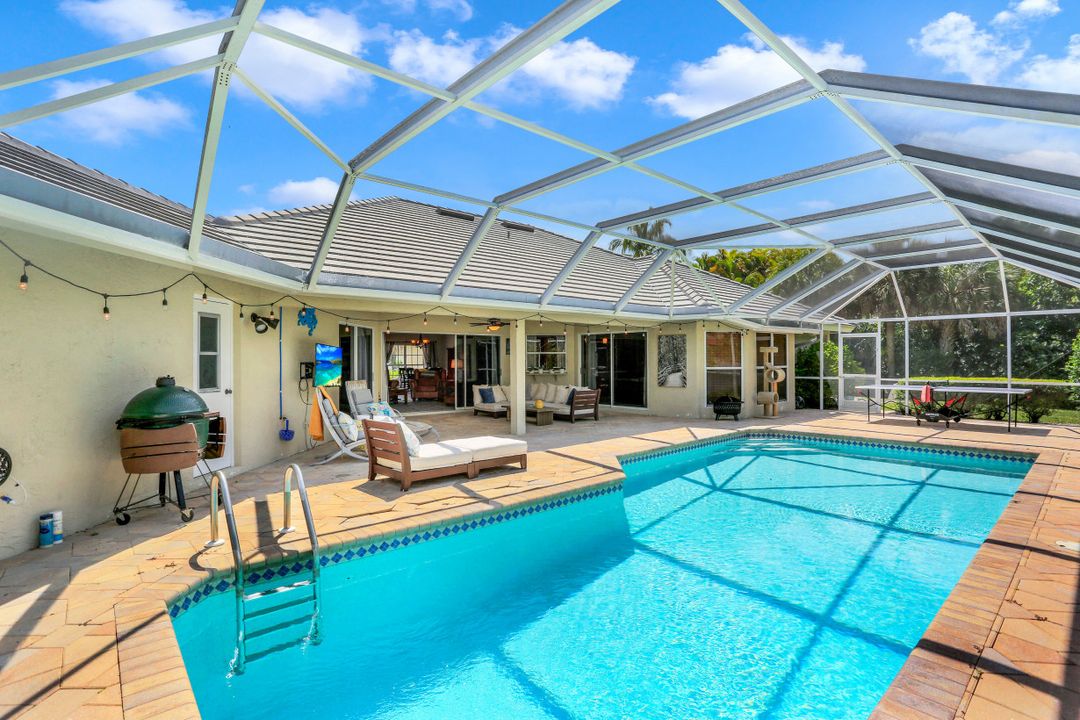 7359 Stonegate Dr, Naples, FL 34109