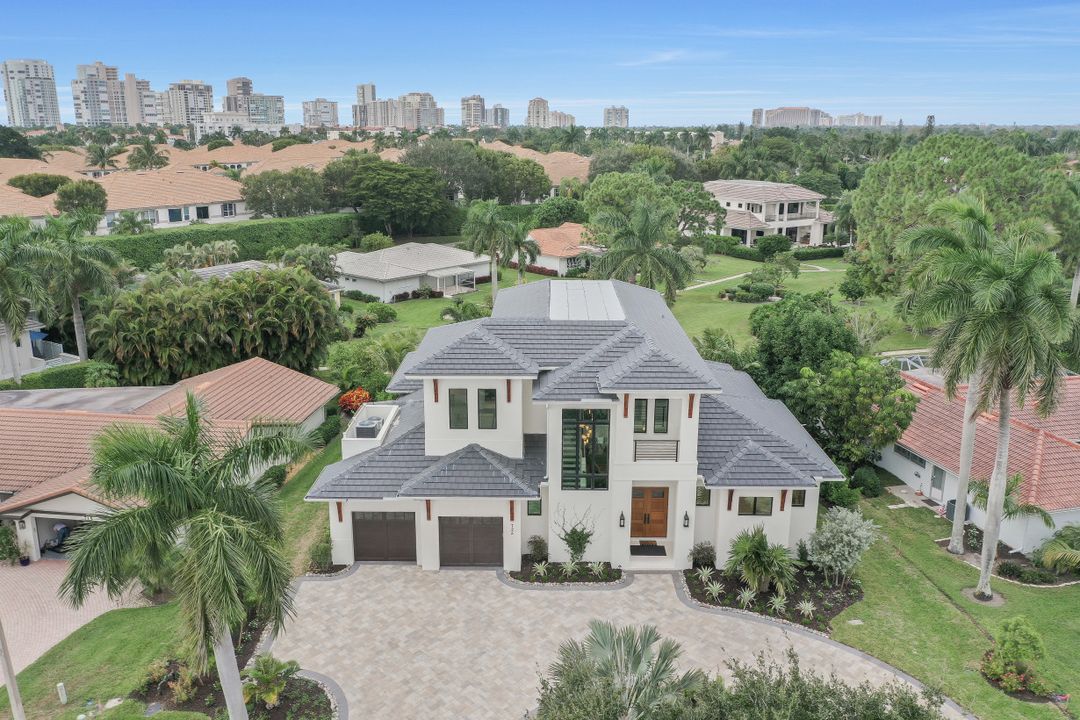 725 Parkview Ln, Naples, FL 34103