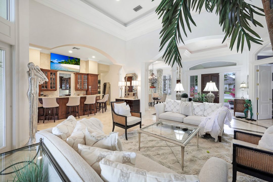 313 Chancery Cir, Naples, FL 34110