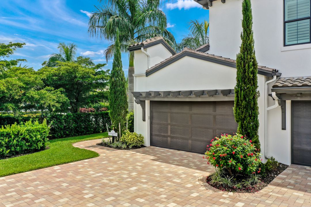 16394 Corsica Way #1-202, Naples, FL 34110