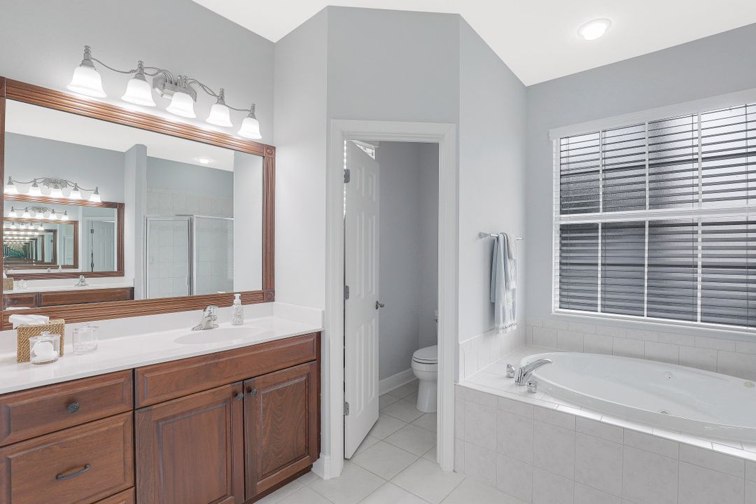 10621 Sir Michaels Pl Dr, Bonita Springs, FL 34135