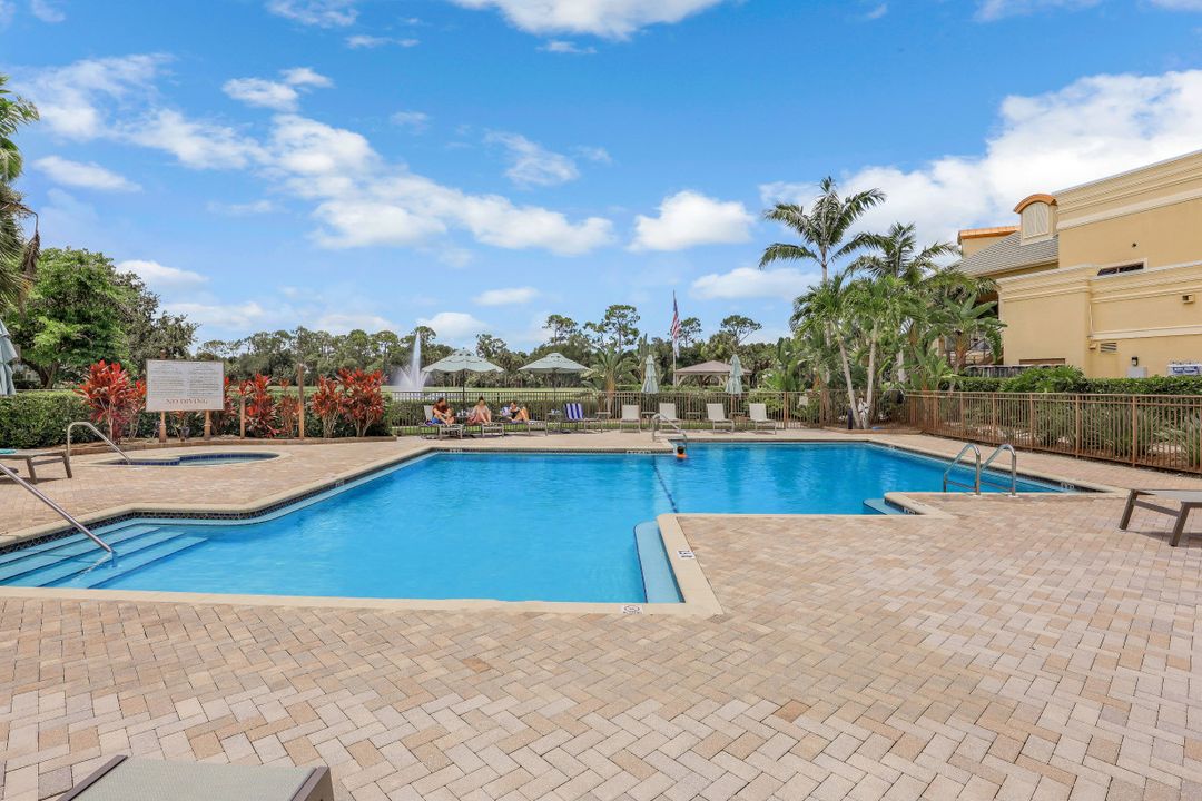 1818 Leamington Ln, Naples, FL 34109