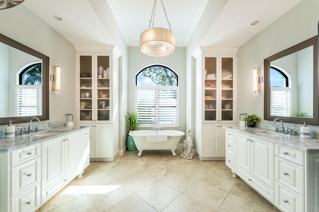 713 Shadow Lake Ln, Naples, FL 34108