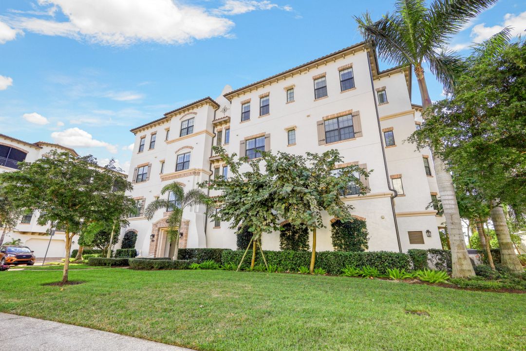 16426 Carrara Way #3-101, Naples, FL 34110