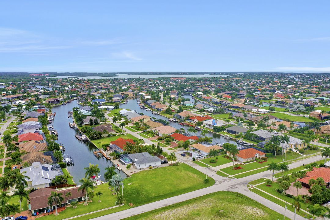 295 Grapewood Ct, Marco Island, FL 34145