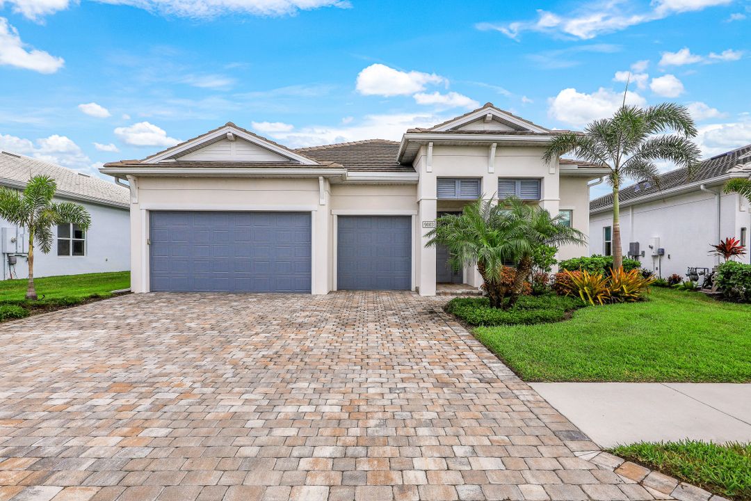 9003 Redonda Dr, Naples, FL 34114
