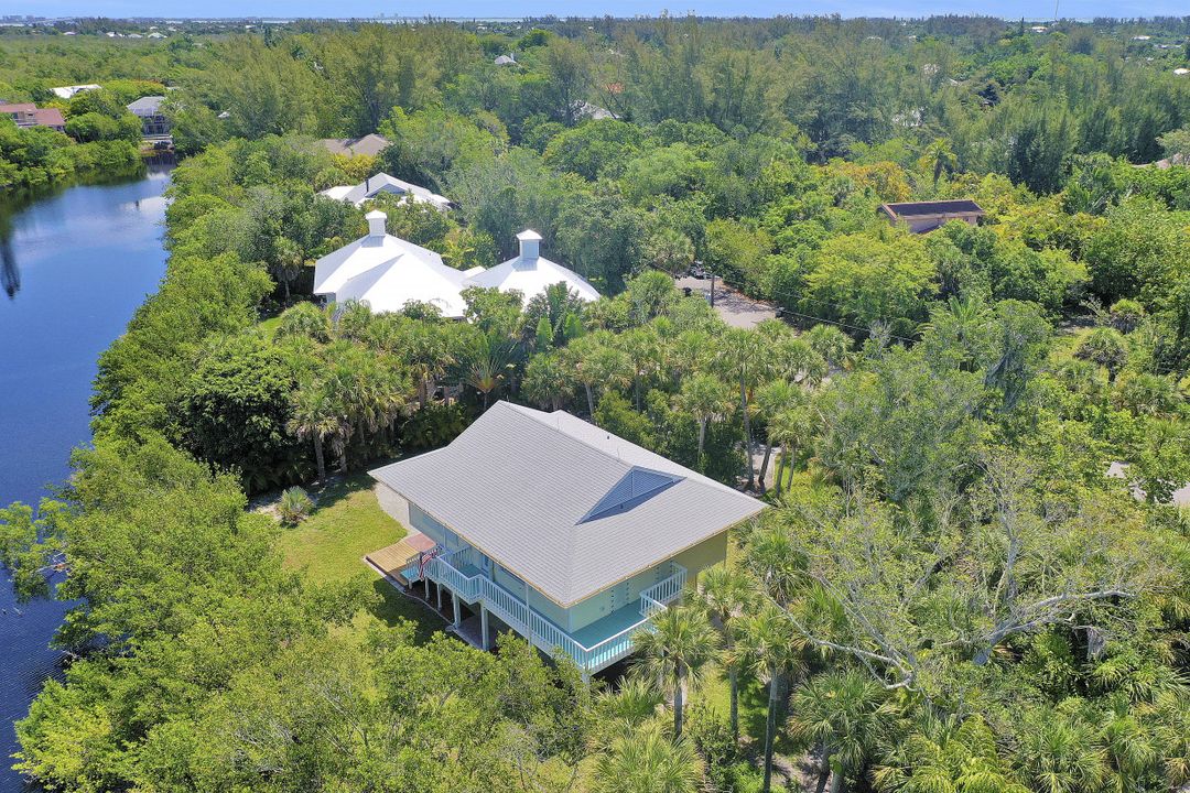 9455 Beverly Ln, Sanibel, FL 33957