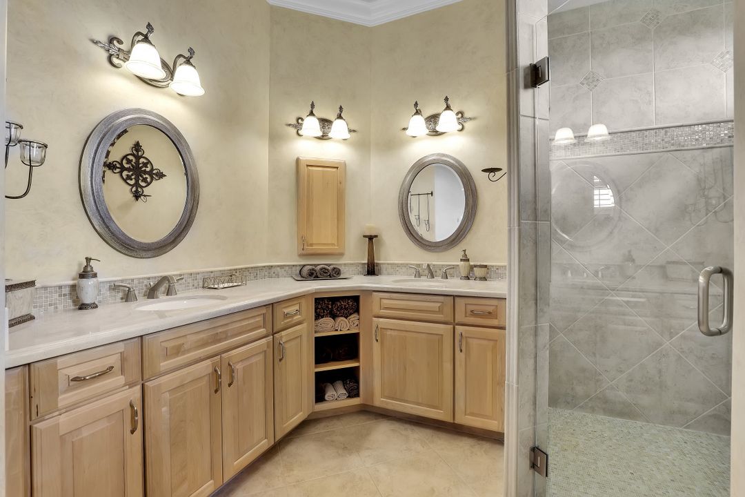 3840 Surfside Blvd, Cape Coral, FL 33914