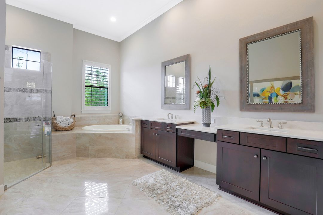9067 Sorreno Ct, Naples, FL 34114