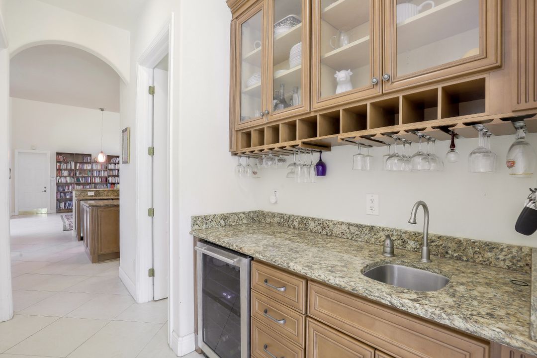 3660 7th Ave NW, Naples, FL 34120