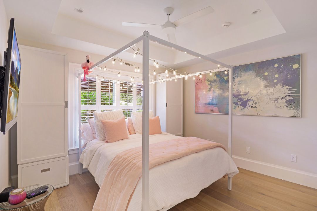 549 Neapolitan Way, Naples, FL 34103