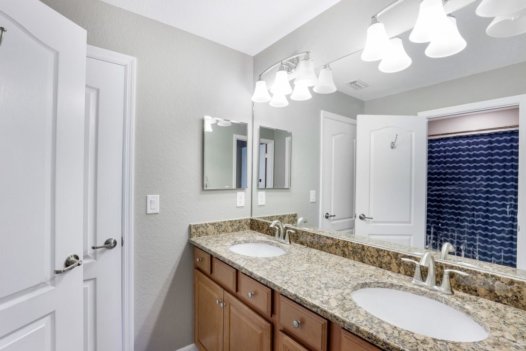 2262 Vermont Ln, Naples, FL 34120