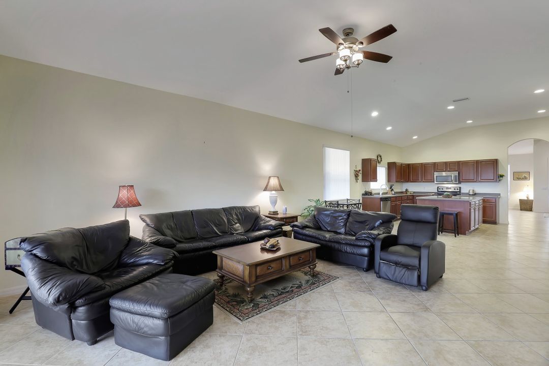 2668 Bellingham Ct, Cape Coral, FL 33991