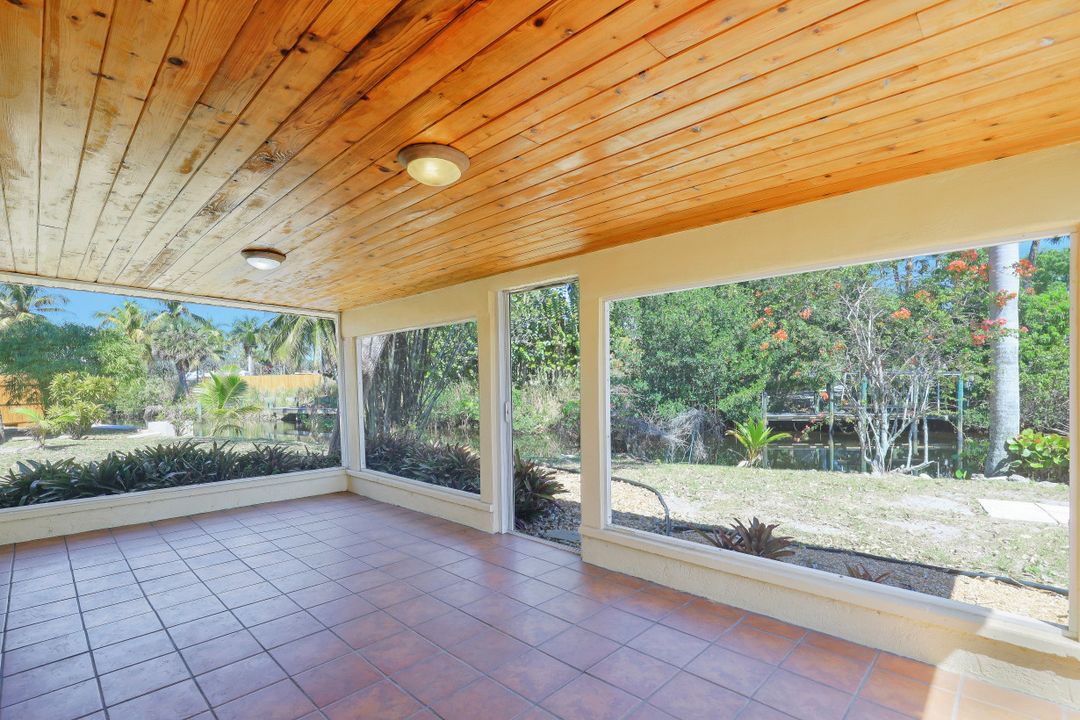 9820 Montana Ct, Bonita Springs, FL 34135