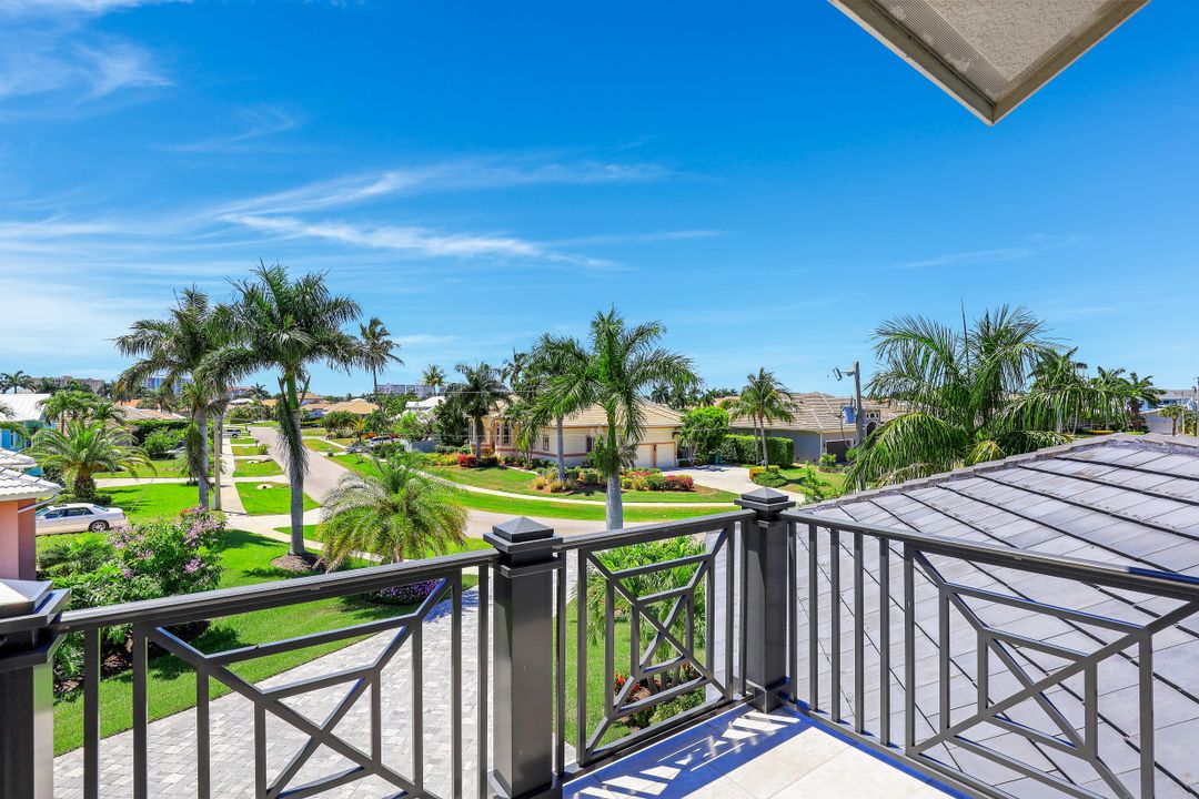 961 Snowberry Ct, Marco Island, FL 34145